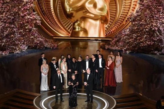 Bộ phim Oppenheimer tiếp tục nhận "mưa giải thưởng" tại Oscar 2024