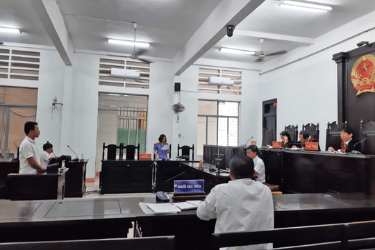 Chém liên tiếp vào thực khách chỉ vì nhắc nhở - đừng gây sự