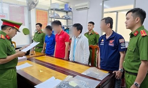 Nhóm nhân viên giao hàng tham ô và trộm cắp tài sản công ty