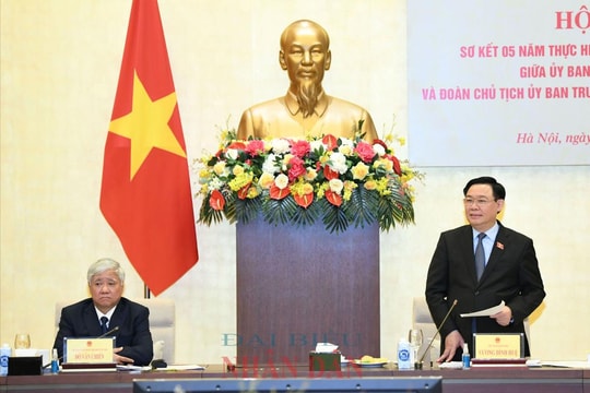 Hướng về dân, lắng nghe dân để được lòng dân