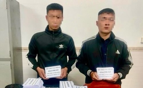 Nhóm đối tượng rải tờ rơi “tín dụng đen”