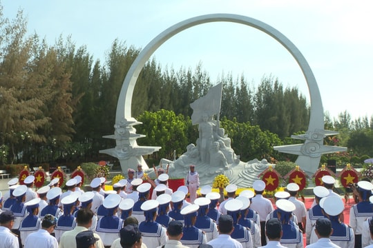 Vùng 4 Hải quân tri ân tưởng niệm các anh hùng liệt sĩ đã hy sinh trong sự kiện Gạc Ma