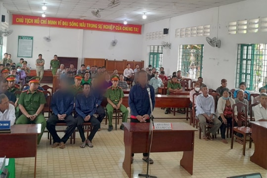 Đòi tiền bảo kê quán nhậu để lấy tiền tiêu xài