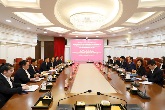 Trao đổi kinh nghiệm sự giữa TANDTC Việt Nam với TANDTC Lào