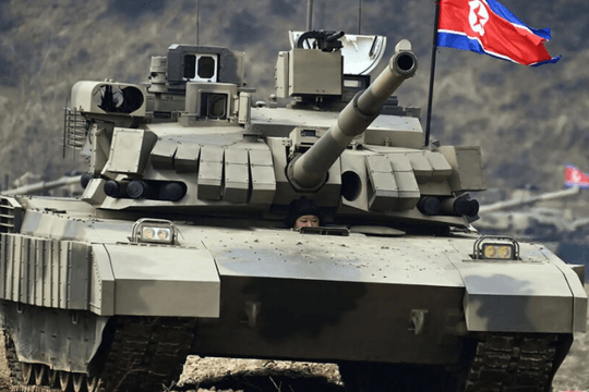 Chủ tịch Kim Jong-un lái thử xe tăng chiến đấu mới