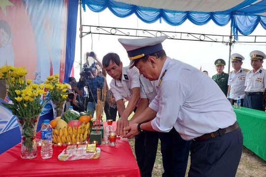 Xúc động lễ tưởng niệm các Anh hùng Gạc Ma và gắn tên đường liệt sĩ Trần Văn Phương