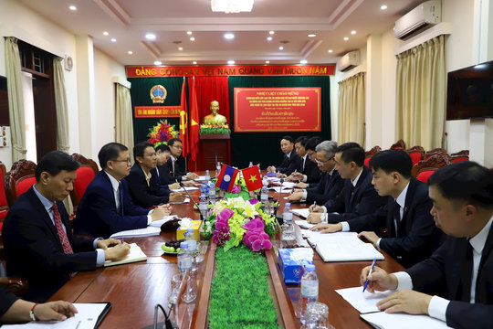 Đoàn công tác TANDTC Lào thăm và làm việc tại TAND tỉnh Hòa Bình