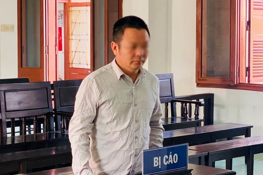 Vờ mua vàng rồi trộm cắp tài sản