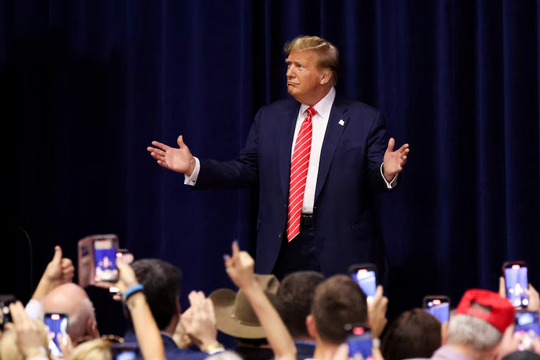 Phiên tòa xét xử ông Trump bị trì hoãn