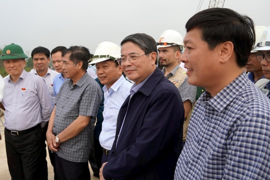 Phó Chủ tịch Quốc hội kiểm tra tiến độ dự án cao tốc Bắc-Nam