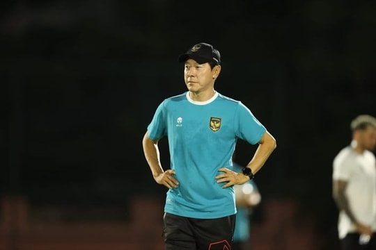 HLV Shin Tae Yong đang thận trọng hay thiếu tự tin trước ĐT Việt Nam?