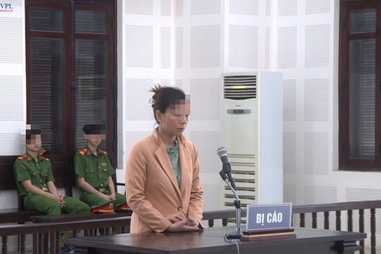 Tổ chức cho người khác trốn đi nước ngoài trái phép để trục lợi