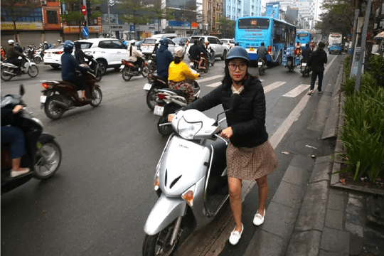 Hà Nội: Hàng loạt xe máy đi ngược chiều trên phố Tây Sơn bị phạt