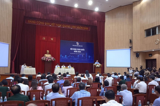 Làm báo có thể nghèo nhưng không được tiêu cực