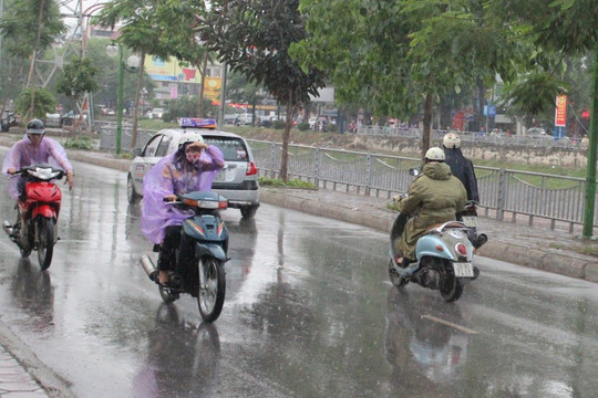 Mưa lớn cục bộ tại Hà Nội, Bắc Bộ chuyển rét