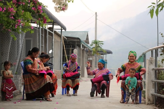 Tạo sinh kế để người dân thoát nghèo