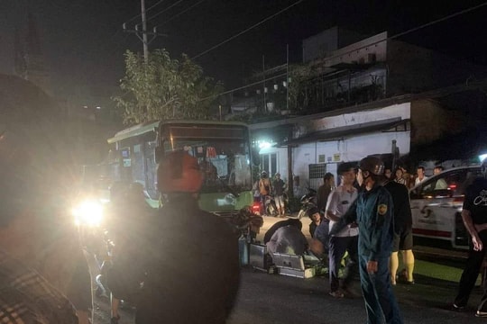 Người đàn ông tử vong sau cú tông trực diện với xe buýt