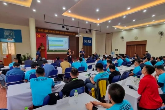Chuyên gia FIFA giúp sức cho bóng đá Việt Nam