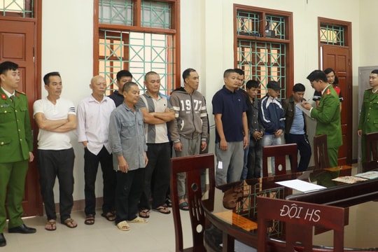 Triệt phá ổ nhóm đánh bạc trong rừng