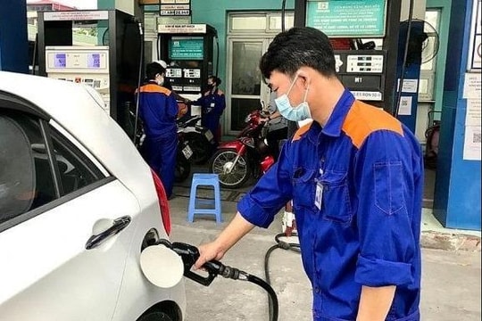 Giá xăng dầu đồng loạt tăng mạnh