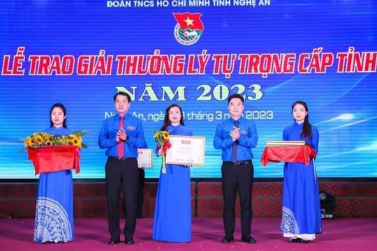Nghệ An: Nữ cán bộ Đoàn tiêu biểu nhận Giải thưởng Lý Tự Trọng