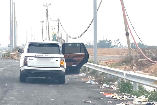 Ngập ngụa rác thải, mất an toàn giao thông trên cao tốc Hải Phòng - Hạ Long
