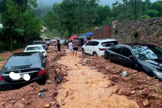 Xe bị vùi lấp, ngập nước do thiên tai có được bảo hiểm bồi thường?