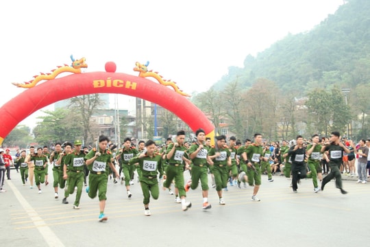 Trên 250 cán bộ, chiến sĩ Công an tham gia ngày chạy Olympic vì sức khỏe toàn dân năm 2024