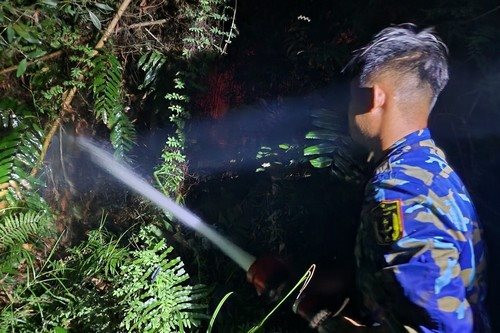 Vùng 5 Hải quân tham gia chữa cháy giúp dân