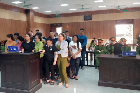 Băng nhóm cướp giật tài sản hầu tòa