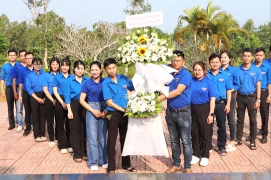 Chi đoàn TAND tỉnh Quảng Ngãi tổ chức hành trình tìm về địa chỉ đỏ