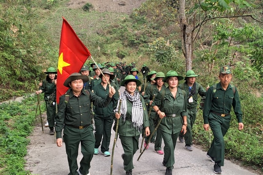 Trải nghiệm chiến trường xưa qua chương trình “Hành quân theo bước chân anh”