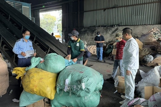 TP.HCM: Gần 42.000 sản phẩm quần áo, túi xách, mỹ phẩm... bị tiêu hủy