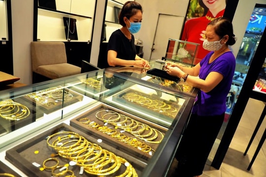 Giá vàng hôm nay 25/3: Thận trọng với hướng đi của giá vàng