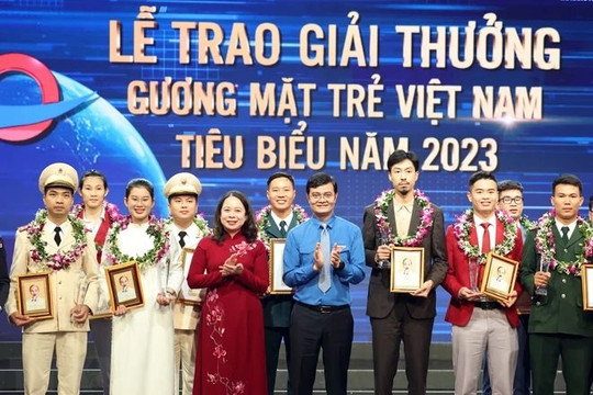 Trao giải 10 Gương mặt trẻ Việt Nam tiêu biểu năm 2023