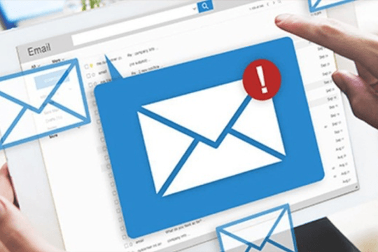 Chú ý email với chủ đề "Tiền lương"