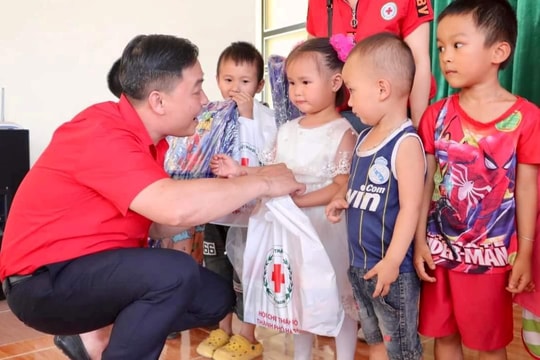 Cải thiện dinh dưỡng và điều kiện học tập, sinh hoạt cho trẻ em nghèo, khuyết tật