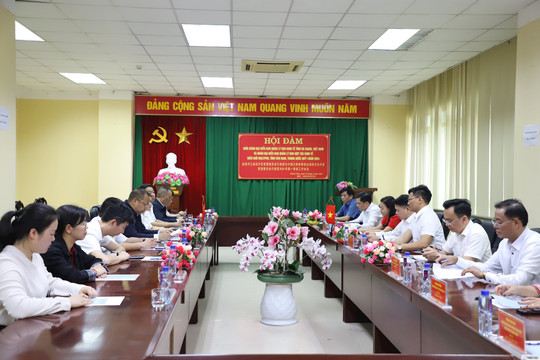 Hội đàm hợp tác kinh tế qua biên giới giữa tỉnh Hà Giang (Việt Nam) và tỉnh Vân Nam (Trung Quốc)