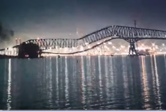 Cầu ở Baltimore sập sau vụ va chạm tàu ​​chở hàng