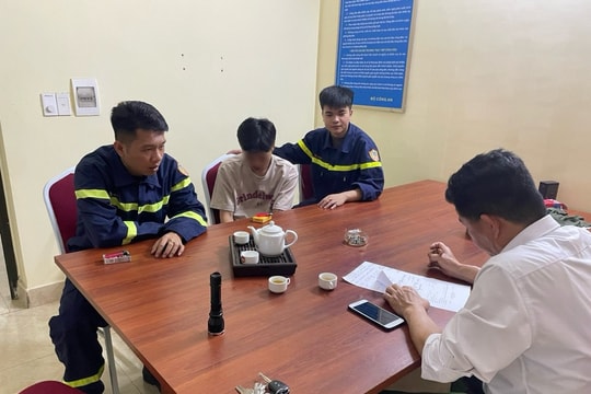 Giải cứu nam thanh niên định nhảy cầu Bính tự tử