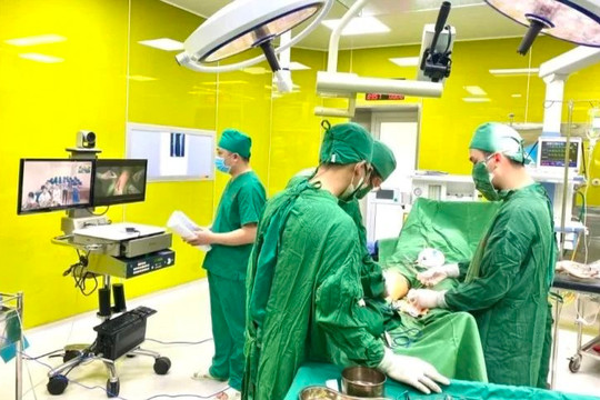 Quảng Ninh triển khai chính sách thu hút 300 bác sĩ giỏi về làm việc