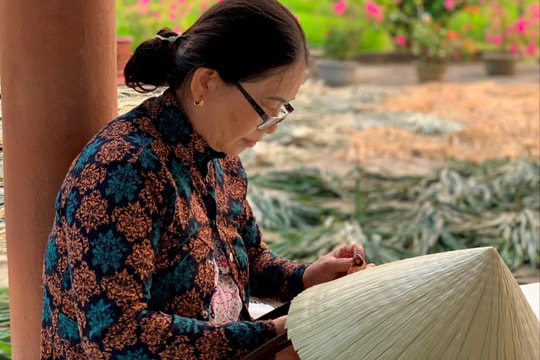 Quảng Trị: Hơn 100 năm lưu giữ và phát triển làng nghề nón lá thủ công Bố Liêu