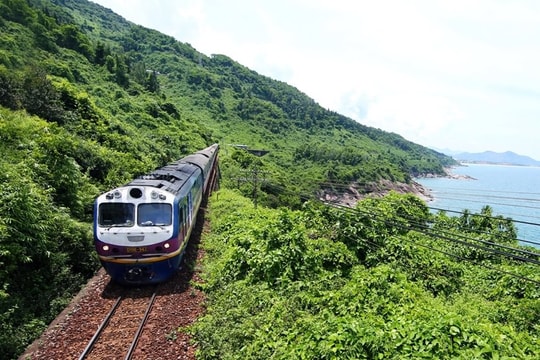 Đoàn tàu “Kết nối di sản miền Trung” giữa Huế và Đà Nẵng chính thức khai trương