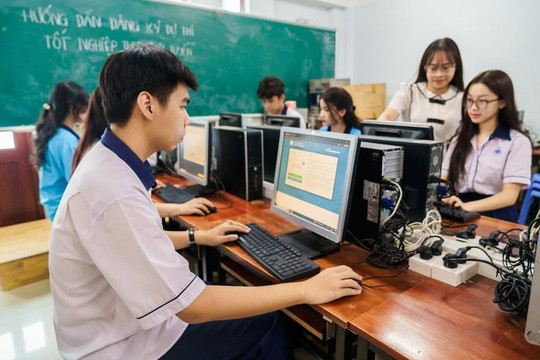 Thí sinh đăng ký dự thi tốt nghiệp THPT năm 2024 từ ngày 2/5