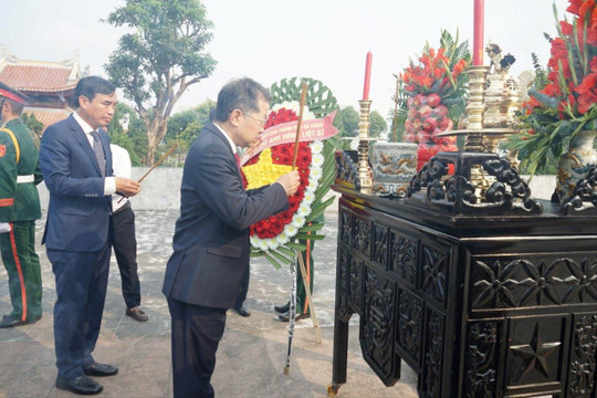 Lãnh đạo TP. Đà Nẵng dâng hương tưởng niệm các anh hùng liệt sĩ