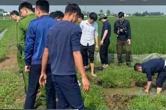 Sát hại họ hàng rồi đến đám tang nạn nhân nghe ngóng