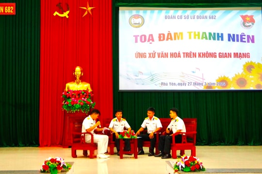 Thanh niên Lữ đoàn 682 tọa đàm 'Ứng xử văn hóa trên không gian mạng'
