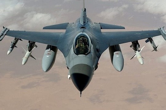 Tổng thống Putin: “Nga phải tính đến việc F-16 có thể mang vũ khí hạt nhân”
