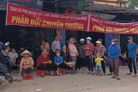 Thanh Hóa: Phụ huynh tiếp tục cho con nghỉ học để phản đối sáp nhập trường