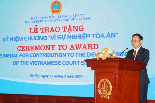 Trao tặng Kỷ niệm chương “Vì sự nghiệp Tòa án” cho chuyên gia JICA